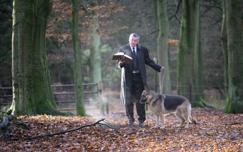 VEENENDAAL â€“ Ds. C. Sonnevelt herdenkt deze maand dat hij 25 jaar geleden bevestigd werd tot predikant van de Gereformeerde Gemeenten. „Juist op het zendingsveld ben ik zo gaan houden van de Heidelbergse Catechismus en van de Dordtse Leerregels.” Foto R