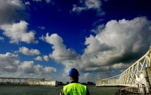 HOEK VAN HOLLAND â€“ De Maeslantkering bij Hoek van Holland is niet in orde. Foto ANP