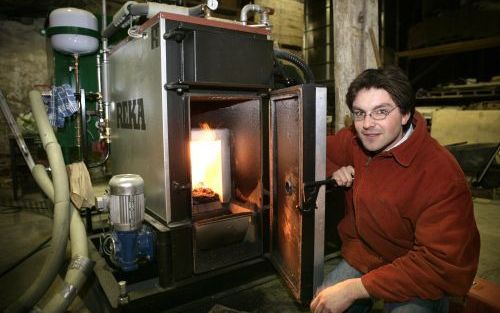 GRONINGEN â€“ De Groningse firma Jansen &amp; Heuning introduceerde onlangs een kachel op de Nederlandse markt die met puur graan water verwarmt. Pieter Sikkema ziet de graankachel als een geduchte concurrent voor de gasgestookte cv ketel waarmee de doors