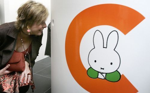 UTRECHT â€“ Prinses Laurentien heeft donderdag in Utrecht samen met tekenaar Dick Bruna het ”dick bruna huis” geopend. De woning staat in het teken van het leven en werk van de geestelijk vader van Nijntje. Foto ANP