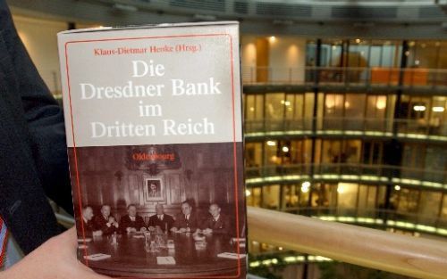 BERLIJN â€“ Een van de vier delen van een vrijdag verschenen vuistdik rapport over de activiteiten van Dresdner Bank ten tijde van het naziregime. Het onderzoek, verricht door een team van onafhankelijke historici, had plaats in opdracht van de bank zelf.