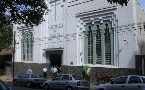 PORTO ALEGRE â€“ Een van de honderden kerken van de AssemblÃ©ia de Deus in Porte Alegre. Deze denominatie omvat 47 procent van de pinksterkerken in BraziliÃ«, met 8,5 miljoen leden. Foto RD