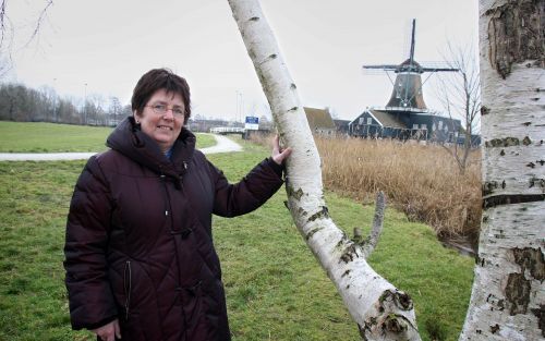 SNEEK â€“ „Mensen zijn het zat dat er niet naar hen wordt geluisterd”, aldus Henny Stroes. Dat blijkt volgens haar uit het nee tegen de EU grondwet en de desinteresse van burgers in politiek. „Bewoners van het platteland willen Ã©cht wat te zeggen hebben 