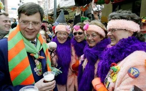 Premier Balkenende „viert feest” in Kruikenstad. Foto ANP