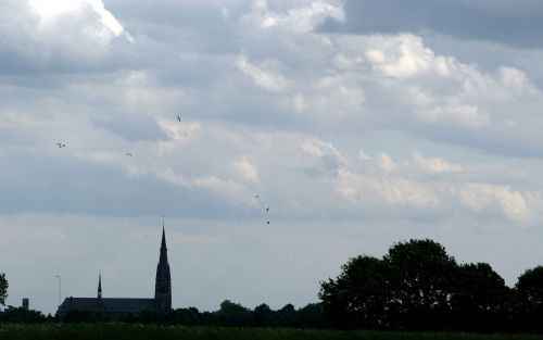 „Laat onze bede in de huidige situatie persoonlijk en kerkelijk zijn: „Zegen anderen, maar ook mij.” De Heere is niet verplicht om Zijn zegen te schenken binnen de Hersteld Nederlandse Hervormde Kerk. Hij kan dat ook doen binnen gemeenten binnen de PKN.” 