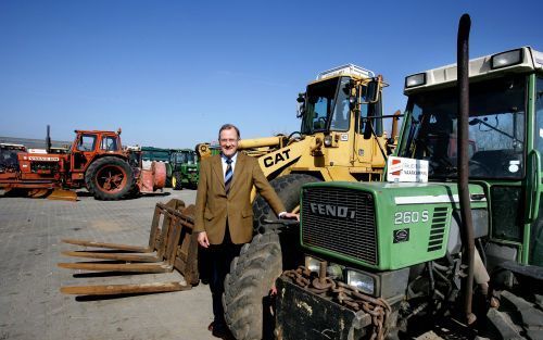 EDE â€“ Vaarkamp BV uit Ede houdt zich bezig met het beheer van de buitenruimte. Het werk varieert van het blootleggen van stuifzand tot het graven van putten waarin bommen tot ontploffing worden gebracht. Directeur G. Jacobs: „We denken zelf dat we leuk 