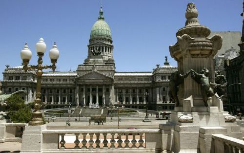 Koningin Beatrix gaat tijdens het staatsbezoek onder meer naar het parlement in Buenos Aires. Foto ANP