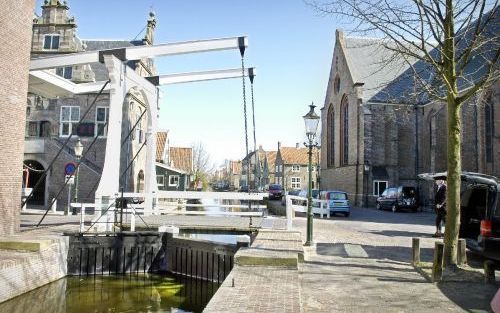 De gerenoveerde zeventiende-eeuwse sluis van het Noord-Hollandse De Rijp wordt zaterdag opnieuw in gebruik genomen. Hij blijkt in 1625 ontworpen te zijn door de beroemde Leeghwater, die veel stukken van Nederland inpolderde. Dat bleek onlangs uit opgedoke