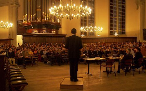 AMSTERDAM â€“ De â€“afgeladenâ€“ Noorderkerk in Amsterdam was gisteravond het decor van een debatavond over de rol van religie in de Nederlandse samenleving. Het betrof een initiatief van vier christelijke studentenverenigingen in de hoofdstad, verenigd i