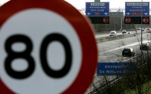 DEN HAAG - Een meerderheid in de Tweede Kamer wil zo snel mogelijk af van de 80-kilometerzones op de rijkswegen rond de grote steden. Foto ANP