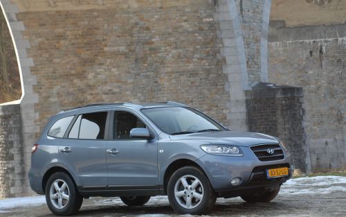 Met de nieuwe Santa Fe zet Hyundai een auto neer die indruk maakt wat betreft uiterlijk, inrichting, techniek en rijgedrag. Foto’s Tony Vos