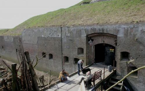 DOORNENBURG â€“ De krakers van Fort Pannerden zijn niet van plan te vertrekken. Dinsdag liep een ultimatum van eigenaar Staatsbosbeheer af. Er volgt nu een kort geding. Gemeente Lingewaard wil van het fort in natuurgebied de Klompenwaard een museum annex 