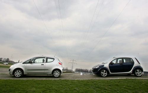 BORN â€“ Duizend van de 3000 banen bij NedCar staan op de tocht. Vrijdag was de eerste stakingsdag. De bonden zetten de hakken in het zand, eigenaar Mitsubishi geeft geen krimp. Niemand weet hoe het zal aflopen. Foto’s: RD, Anton Dommerholt