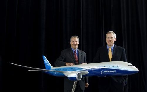 AMSTERDAM â€“ De nieuwe 787 Dreamliner van de Amerikaanse vliegtuigbouwer Boeing is in Europa nog niet erg populair, maar dat komt nog wel, menen Craig Saddler en Marlin Dailey, respectievelijk financieel topman en verkoopdirecteur van het Amerikaanse con