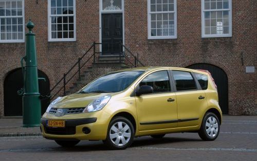 De nieuwe Nissan Note ziet er aan de buitenkant groter uit dan zijn lengte doet vermoeden, terwijl het interieur dÃ© grote verrassing is. Foto Tony Vos