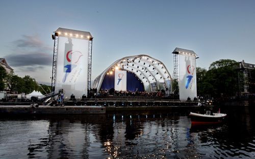 Koningin Beatrix woont vrijdagavond het traditionele openluchtconcert op de Amstel in Amsterdam bij. Daarmee sluit Nederland de feestelijkheden voor de herdenking van de Bevrijding af. Foto's ANP