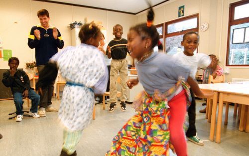 „Het blijkt dat het met het waarborgen van de rechten van kinderen uit asielzoekersgezinnen in de asielprocedure droevig gesteld is. Veel kinderrechten worden geschonden en de kinderen leven onder zeer ongunstige omstandigheden.” Foto Maarten Sprangh