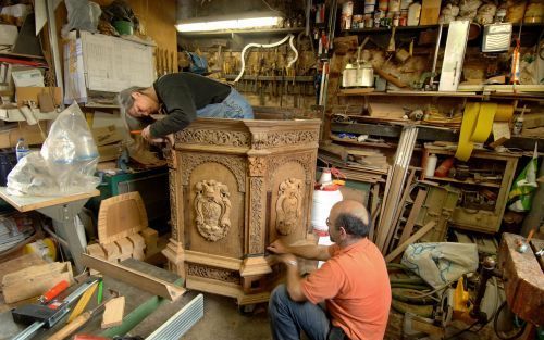 RANSDORP â€“ De dorpskerk van Ransdorp ondergaat een restauratie. Na de opknapbeurt wordt de kerk, die al jaren niet meer als bedehuis gebruik wordt, een multifunctionele ruimte. De preekstoel is uit de kerk verwijderd om door een gespecialiseerde schrijn