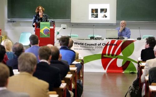 UTRECHT â€“ In Utrecht werd woensdag een studiedag gehouden over de negende assemblee van de Wereldraad van Kerken, in BraziliÃ«. Drs. Ineke Bakker: „Dialoog is geen ambulance die je in tijd van crisis kunt oproepen, want dan is het al te laat. Alleen lan