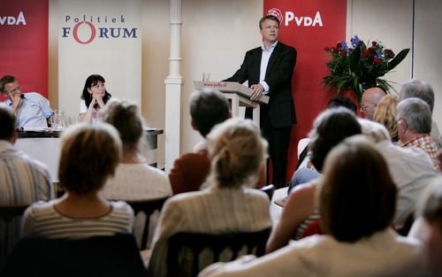 UTRECHT - PvdA-leider Bos verdedigde zaterdag zijn plannen rondom de oudedagsvoorziening tijdens het Politiek Forum van de PvdA in Utrecht. Foto ANP