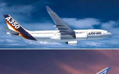 FRANKFURT â€“ De A350 (boven) is geen volledig nieuw ontwerp. Het is eigenlijk een moderne versie van de twintig jaar oude A330, met nieuwe motoren en lichtere materialen. Dat was goedkoper dan aan de tekentafel opnieuw beginnen. Concurrent Boeing deed da