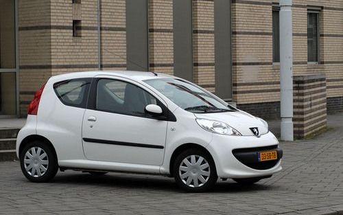 De uiterst betaalbare Peugeot 107 heeft bepaald geen budgetuitstraling. Foto Tony Vos