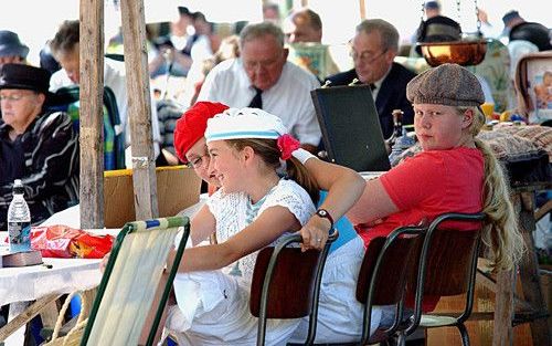 HARSKAMP â€“ De hersteld hervormde gemeente in Harskamp belegde zaterdag de traditionele zendings- en ontmoetingsdag. De dag, die gehouden werd op de legerplaats te Harskamp, werd bezocht door ongeveer 300 mensen. Foto Piebe Bakker