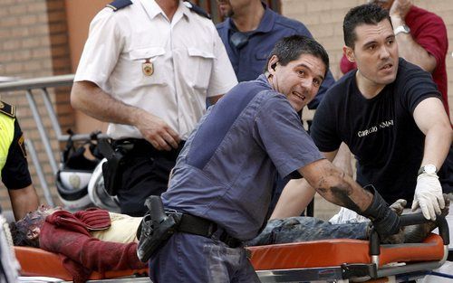 VALENCIA â€“ Een ongeval in de metro in Valencia zorgde maandag voor grote beroering in Spanje. Er vielen ten minste 41 doden. De stad trekt deze week extra veel bezoekers vanwege de Week van het Gezin, waarbij ook de paus langskomt. Foto EPA