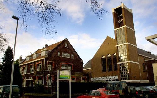 „Bid om de leiding van de Heilige Geest in de eigen kerk en in alle kerken waar Zijn Naam beleden wordt. Ga onze jongeren voor in ootmoed.” Foto: de kerk van de gereformeerde gemeente aan de Boezemsingel in Rotterdam. Foto RD, Sjaak Verboom