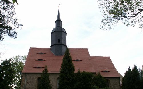 WILSDRUFF â€“ Duitsland kent zo’n dertig autobaankerken. Foto: de autobaankerk aan de rand van het stadje Wilsdruff, in het oosten van het land. Foto RD