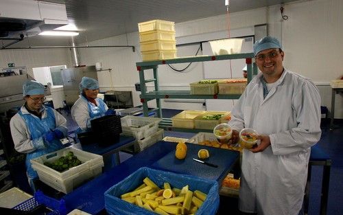 HEDEL â€“ Ready Fruit levert vers gesneden fruit aan supermarktketens, industriÃ«le banketbakkers en grote horecaleveranciers. Directeur Wim Verkuil: „Vruchten zijn een kwetsbaar product. Machinaal blokjes maken van een meloen is gemakkelijker gezegd dan 