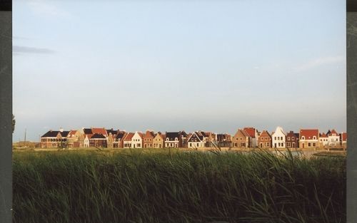 Op de klei bij Oostmahorn verrees een â€˜historisch’ Fries vestingstadje, direct aan het Lauwersmeer gelegen. Een adembenemende aanblik. De fata morgana â€“onderdeel van Esonstadâ€“ blijkt realiteit. Foto’s RD