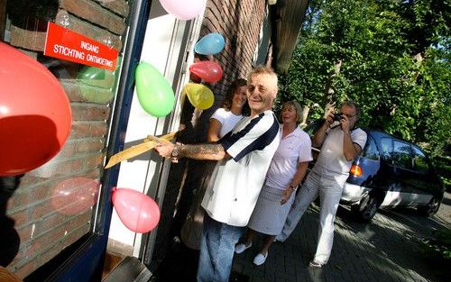 HARDERWIJK â€“ Eddy, een dakloze, opende maandagmorgen in Harderwijk een dagopvang voor dak en thuislozen uit gaande van Stichting Ontmoeting. In de Veluwse gemeente was tot nu toe alleen een nachtopvang voor dak en thuislozen. In de dagopvang kunnen dak 