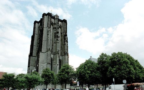 ZIERIKZEE â€“ De Nieuwe Kerk in Zierikzee is na inspectie door Monumentenwacht gesloten voor publiek. Op twee plaatsen zijn er scheuren in het stucwerk gevonden. Foto RD