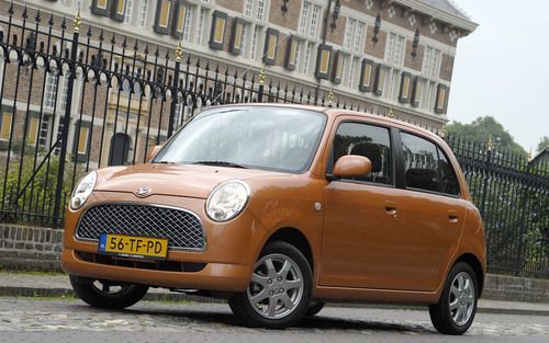 De nieuwe Daihatsu Trevis is een mini en heeft duidelijk trekjes van zijn Britse voorbeeld. Foto Tony Vos