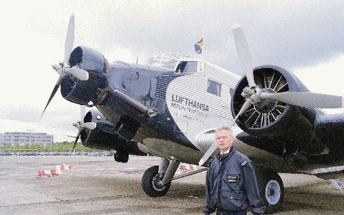 Een Junkers 52 op Nederlandse bodem. Terwijl Nederlandse historische vliegtuigen het luchtruim niet in mogen, wordt buitenlandse toestellen geen strobreed in de weg gelegd. - Foto RD