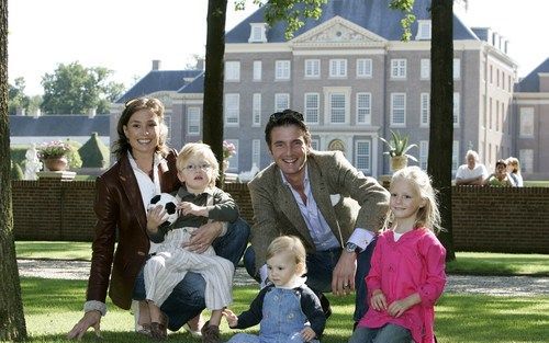 Prinses MarilÃ¨ne en prins Maurits poseerden zaterdag in de tuinen van Paleis Het Loo in Apeldoorn met (van links naar rechts) hun drie kinderen Lucas, Felicia en Anna. Foto’s ANP