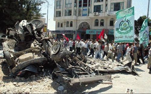 RAMALLAH - Palestijnse betogers protesteerden vrijdag in Ramallah tegen de aanhoudende IsraÃ«lische invallen in de stad. Vrijdag trok het IsraÃ«lische leger opnieuw enkele plaatsen op de Westelijke Jordaanoever binnen, op zoek naar vermeende Palestijnse t