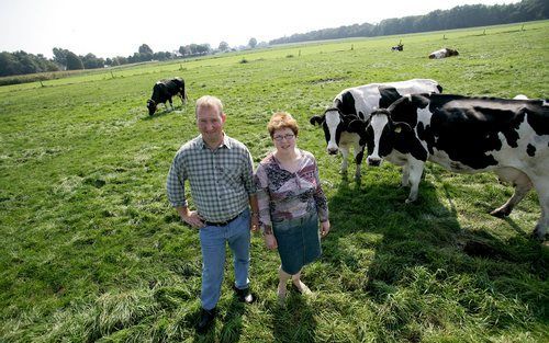 SINT HUBERT â€“ Melkveehouder Hans Vermeulen (39) en zijn vrouw Sonja willen snel duidelijkheid over de toekomst van het huidige melkquotasysteem. Morgen heeft in Tilburg een landelijke discussie plaats over de vraag hoe melkveehouderij en zuivelverwerker