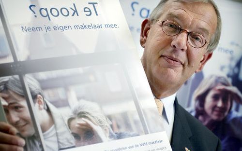 NIEUWEGEIN â€“ Vertrekkend voorzitter Oscar Smit van de Nederlandse Vereniging van Makelaars is en blijft tegen gerommel met de hypotheekrenteaftrek. „Zolang het niet zeker is dat er geen waardevermindering voor woningbezitters optreedt, zijn wij mordicus