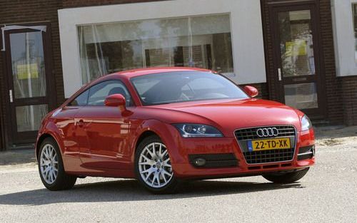 De nieuwe Audi TT ziet er krachtig uit, maar lijkt als twee druppels water op z’n voorganger. Wat meer fantasie had de auto niet misstaan. Foto’s Tony Vos