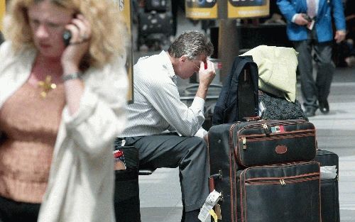 SCHIPHOL - Veel reizigers op Schiphol liepen vertraging op als gevolg van acties van Europese luchtverkeersleiders. Ook donderdag zijn de problemen nog niet voorbij. - Foto ANP