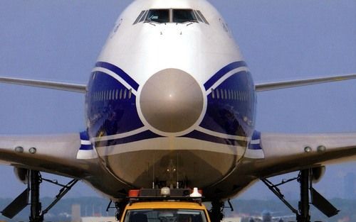 SCHIPHOL â€“ Op de nationale luchthaven arriveren en vertrekken iedere dag ongeveer 1300 vliegtuigen. Foto Erik DerogÃ©e