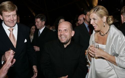 SYDNEY â€“ Dirigent Jaap van Zweden werd vrijdag omringd door prins Willem Alexander en zijn vrouw prinses Máxima bij een concert in het Opera House in Sydney. Het paar besluit zaterdag hun bezoek aan AustraliÃ«. Volgende week reizen de kroonprins en zijn