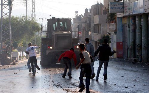 „Natuurlijk is ook de politiek van IsraÃ«l een factor in de huidige situatie van de Palestijnse gebieden. Maar dit betekent toch niet dat voorbij kan worden gegaan aan het eigen aandeel daarin van de inwoners van die gebieden?” Foto EPA