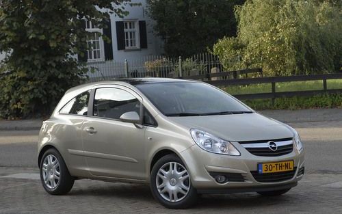 De Opel Corsa is in zijn huidige gedaante even groot als de laatste generatie Kadett en mag dus niet bepaald meer compact worden genoemd. Foto Tony Vos