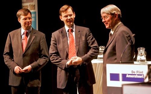 AMERSFOORT Ã¢â‚¬â€œ CDA-leider Balkenende (l.), CU-voorman Rouvoet (m.) en SGP-fractievoorzitter Van der Vlies hadden tijdens een verkiezingsdebat woensdag in Amersfoort tussen de lijsttrekkers van de christelijke partijen geregeld de lachers op hun hand.