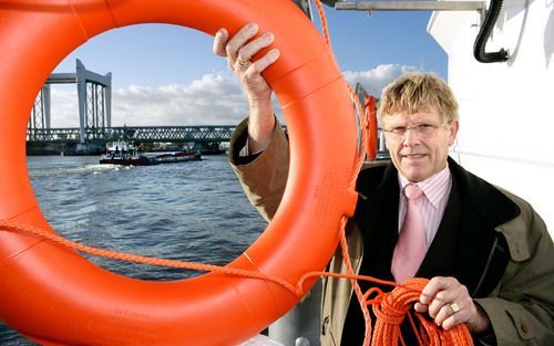 HEERJANSDAM Ã¢â‚¬â€œ Pakweg twintig minuten lag Jan Kruisinga uit Heerjansdam ooit in het ijskoude water van de Rijn. De toen 19-jarige matroos struikelde en tuimelde overboord. â€žHet was kantje boord.â€ Foto Dirk Hol