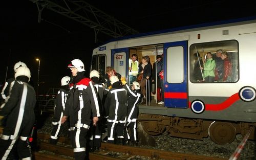 DEN HAAG - Bij het ontsporen van twee trams in Den Haag raakten vijftien mensen lichtgewond. Foto ANP