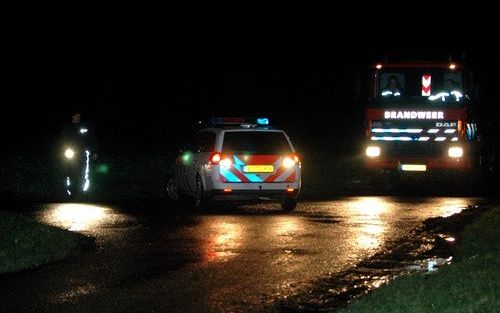 VALTHERMOND - De politie zoekt naar sporen. Bij het Drentse Valthermond is in de nacht van dinsdag op woensdag het levenloze lichaam van een 12-jarig meisje gevonden. Dat heeft de politie laten weten. Het lichaam lag aan de Valtherdijk, tussen de dorpen V